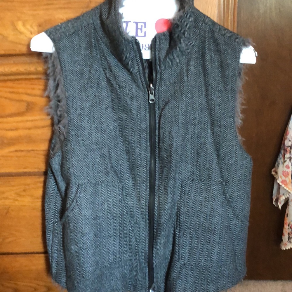 Vest - Picture 3 of 8